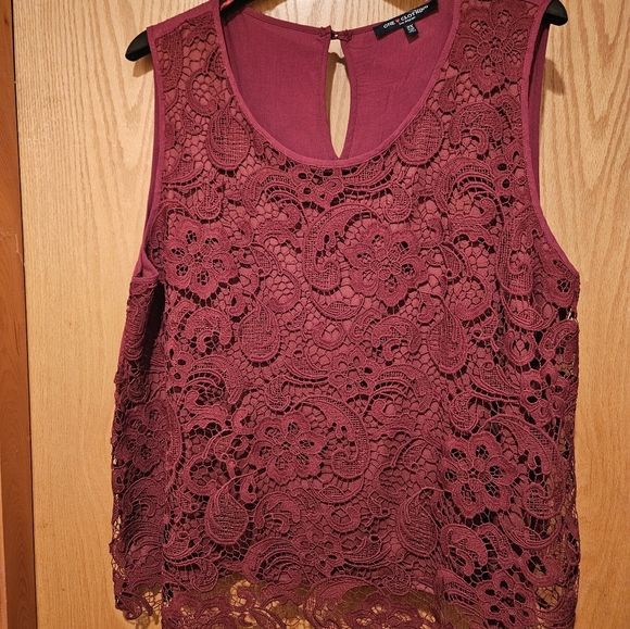 NWT Maroon Lace top - Picture 4 of 4